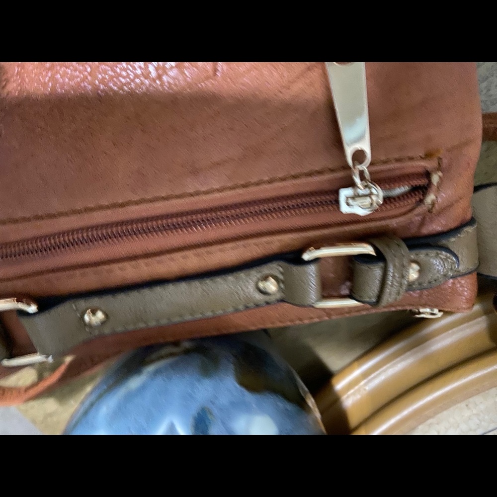 Small faux leather messenger  bag pre owned.